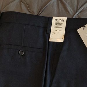 Kenneth Cole Reaction Slim Fit. 32 x 29